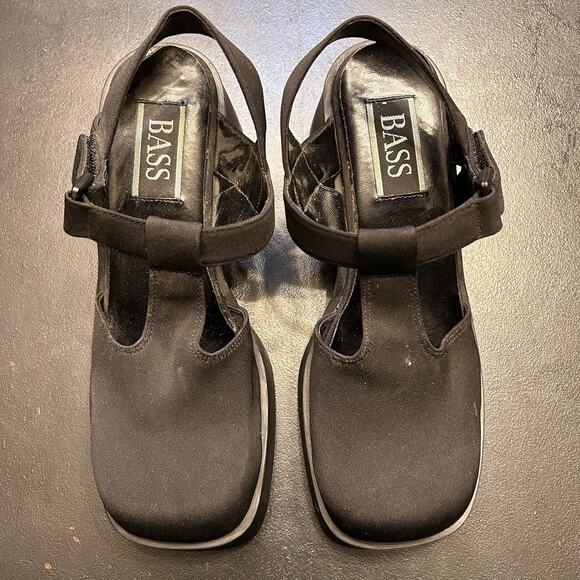 90s Vintage Bass Black Mary Jane platform heels with buckle detail #goth #90s - Picture 3 of 8